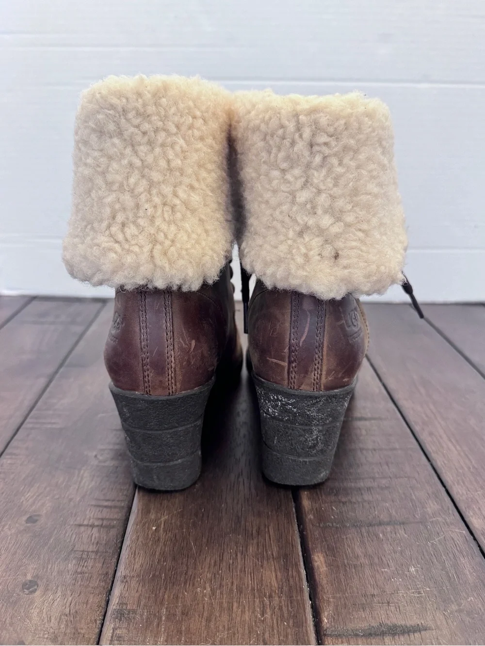 UGG Zea Wedge Winter Boots Womens Size 7 EUR 38 Brown Leather Sheepskin Gorpcore